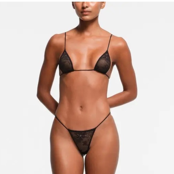 SKIMS 🖤 ultra fine micro black lace triangle string bra~ medium - Picture 2 of 8